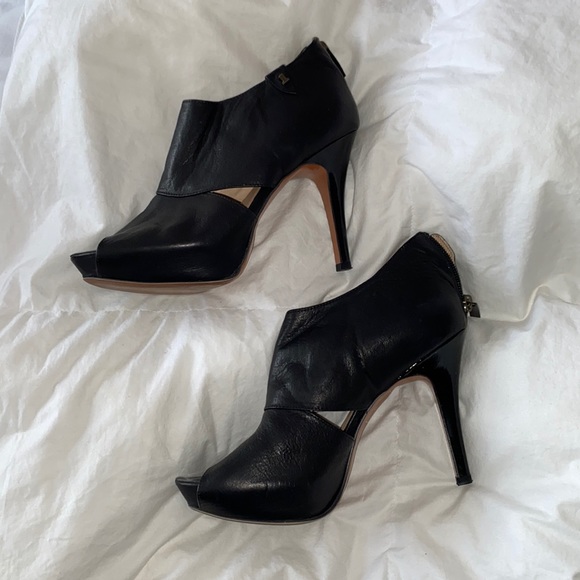 Lanvin en bleu black open toe heels with cutouts - Picture 2 of 9